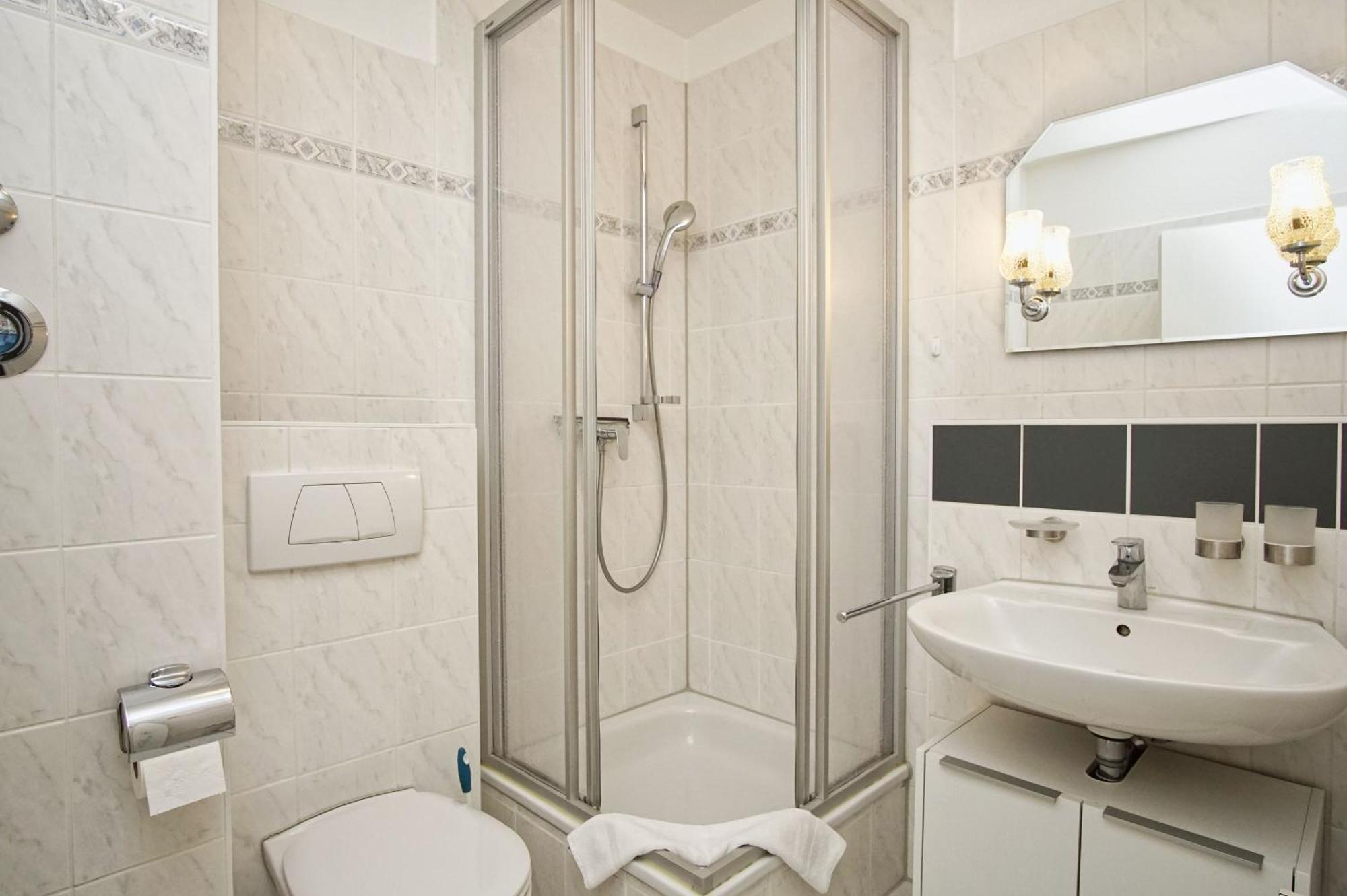 Zentrale Fewo Mit Balkon, Gratis Nutzung Vom Ahoi Erlebnisbad Und Sauna In Sellin - Villa Buskam Fewo 27 괴렌 외부 사진